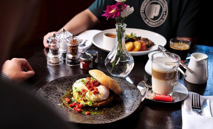 Morgans Hotel serves a wide range of cooked and continental breakfast dishes every morning, including a full breakfast with eggs, bacon, mushroom, sau